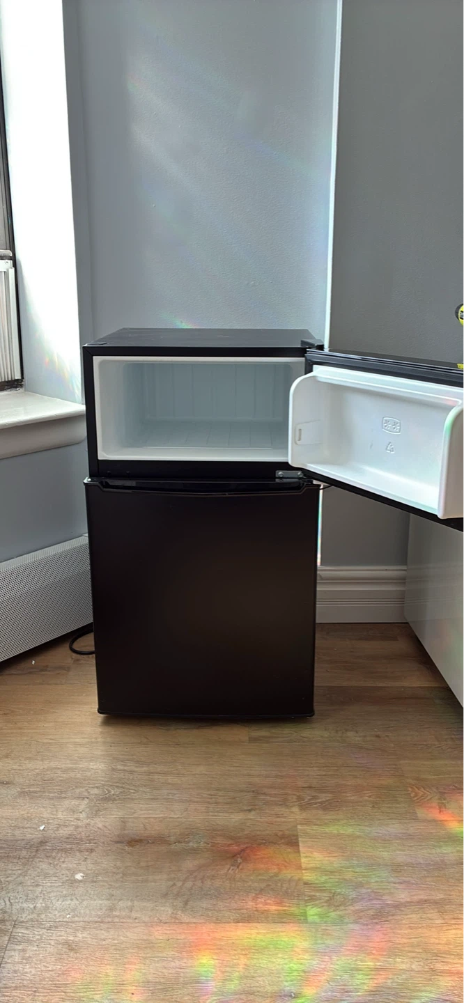 Proctor Silex 3.1 cu ft Fridge - photo 2