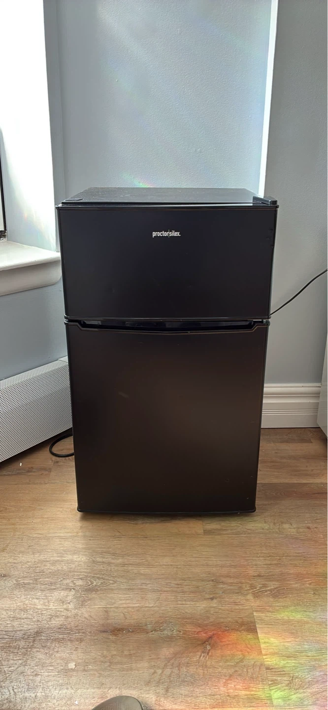 Proctor Silex 3.1 cu ft Fridge