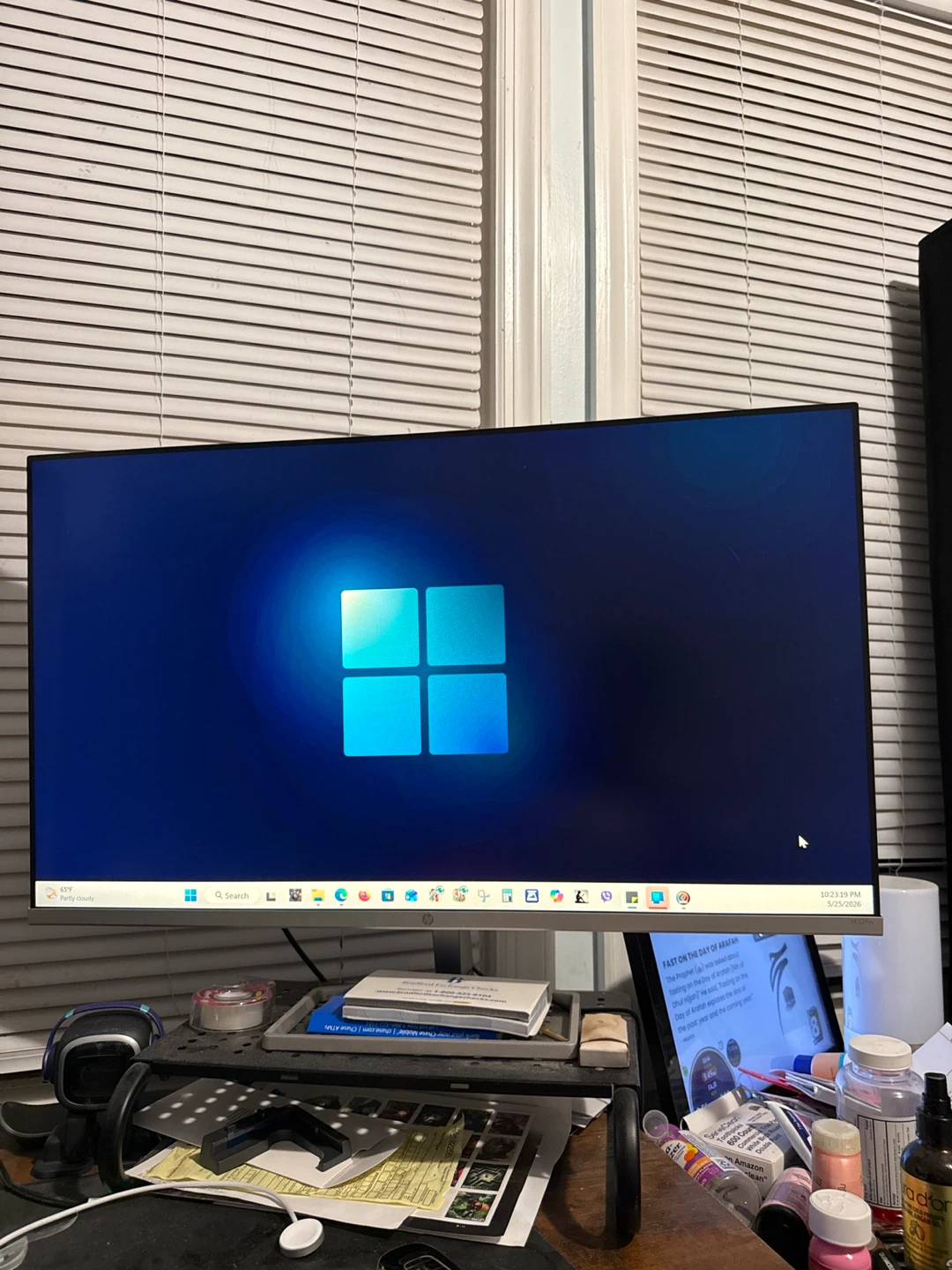 HP 27-inch Monitor - photo 2