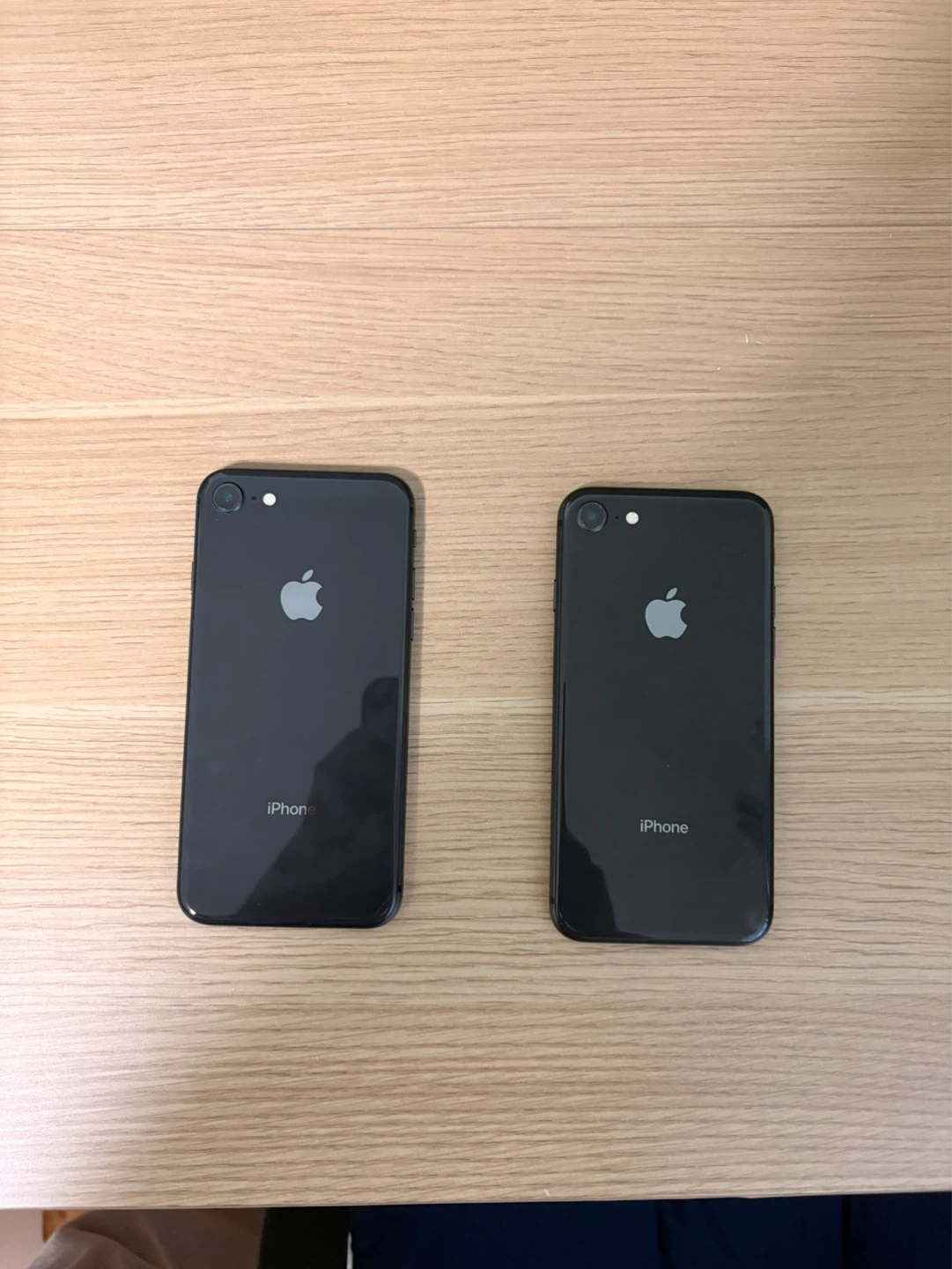 Apple iPhone 8 - photo 2