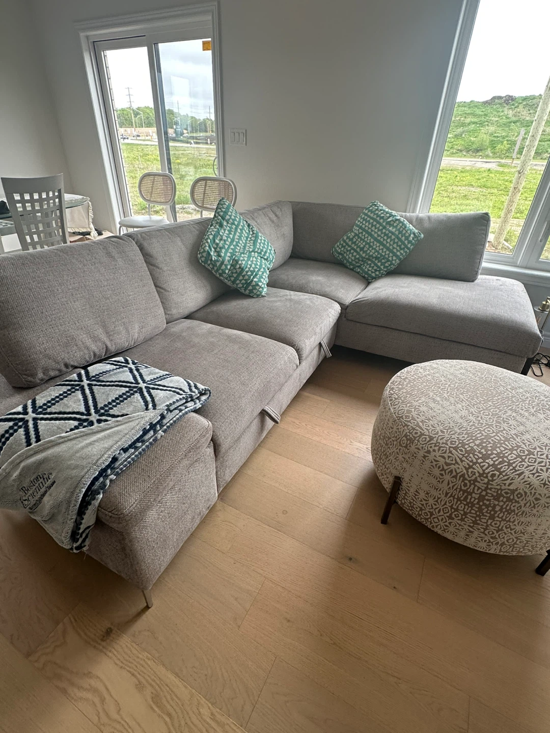 Modern Grey Sectional Sofa Bed with Storage – Like New - photo 3