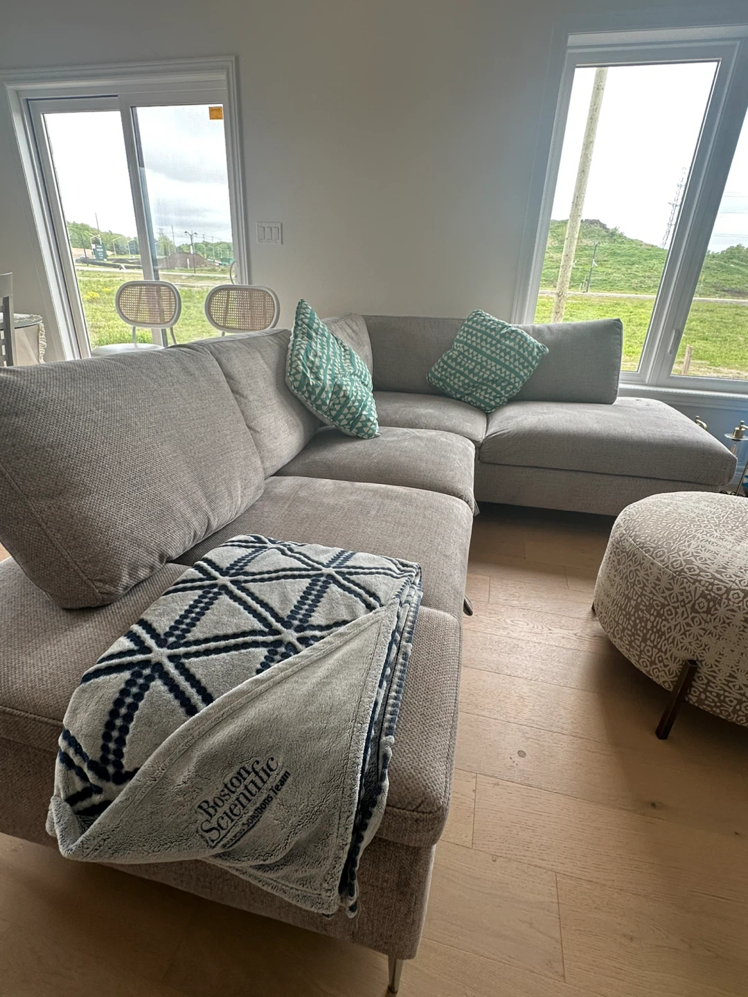 Modern Grey Sectional Sofa Bed with Storage – Like New - photo 4