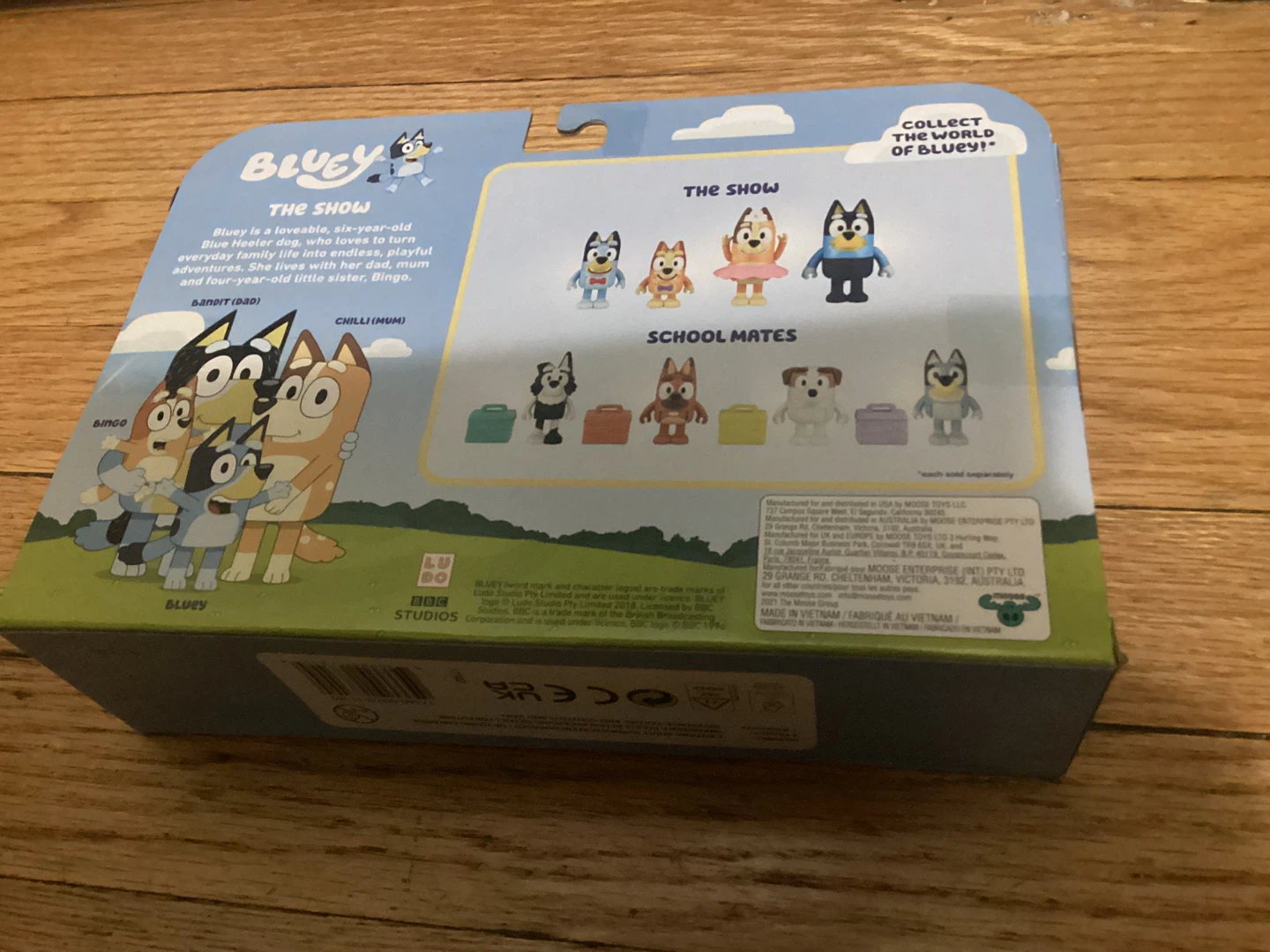 New Bluey The Show Action Figure Set - photo 2