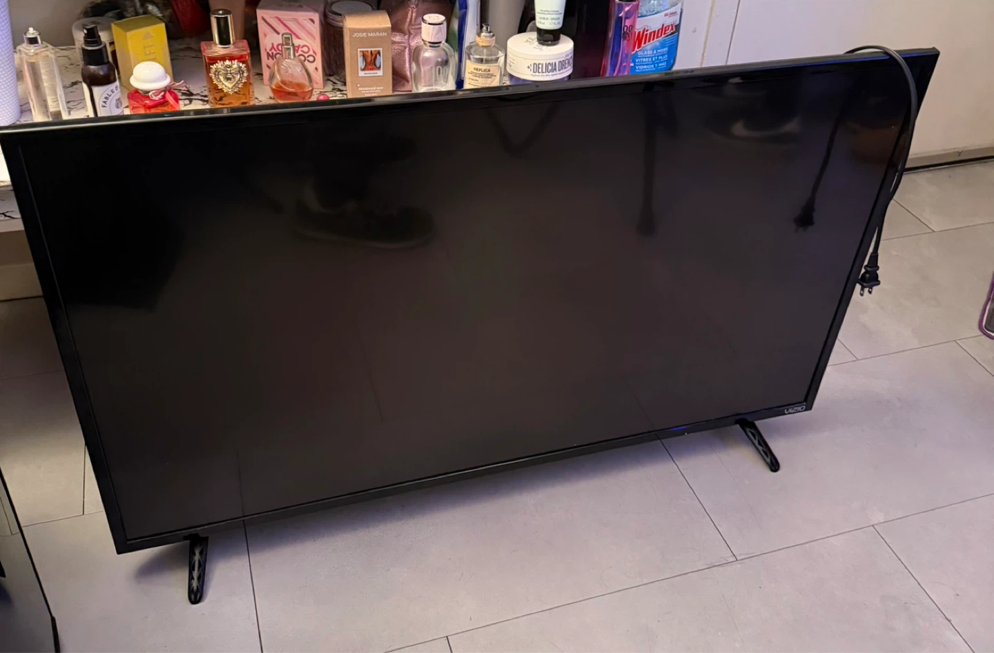 VIZIO E43u-D2 43" 4K UHD Smart LED TV - photo 2