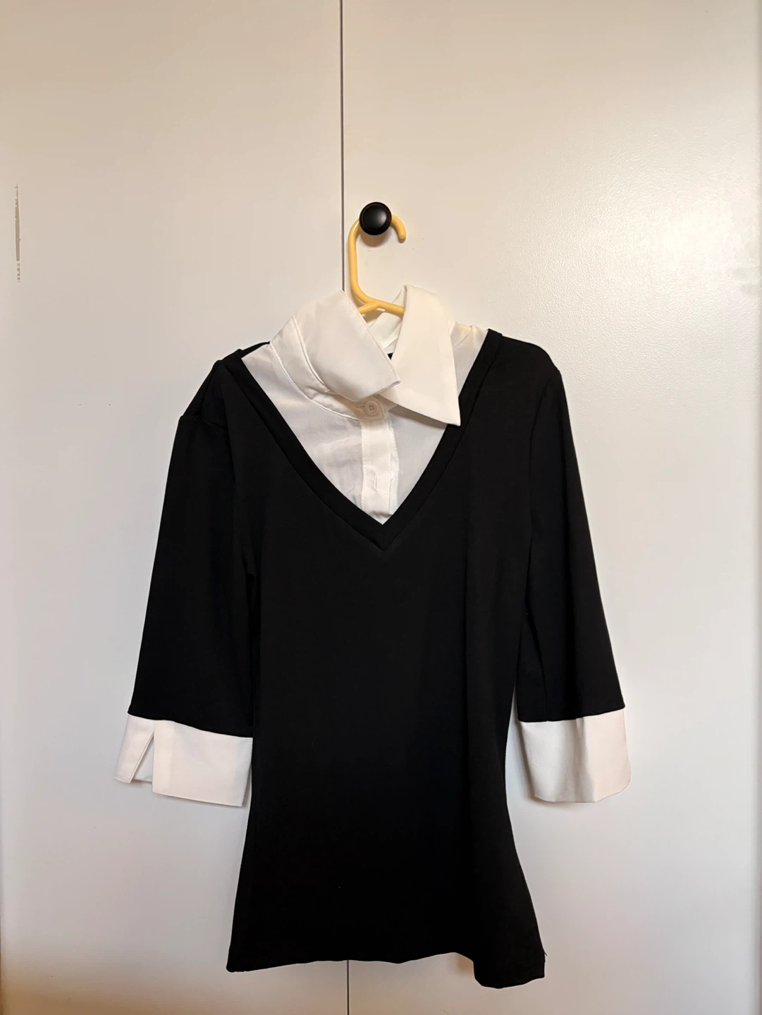 Black and White Top, 3/4 sleeve.