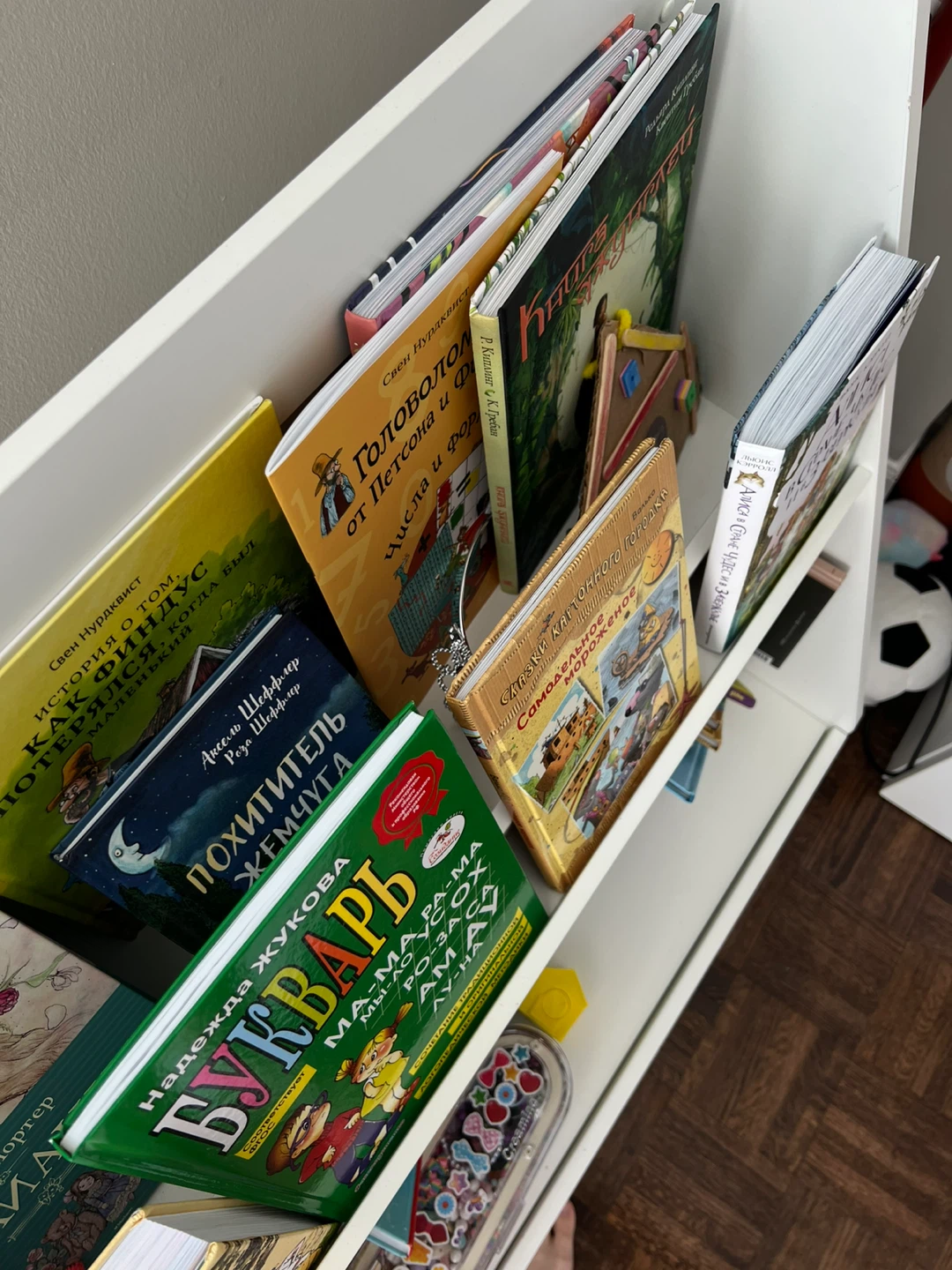 IKEA BERGIG white children's bookshelf - photo 3