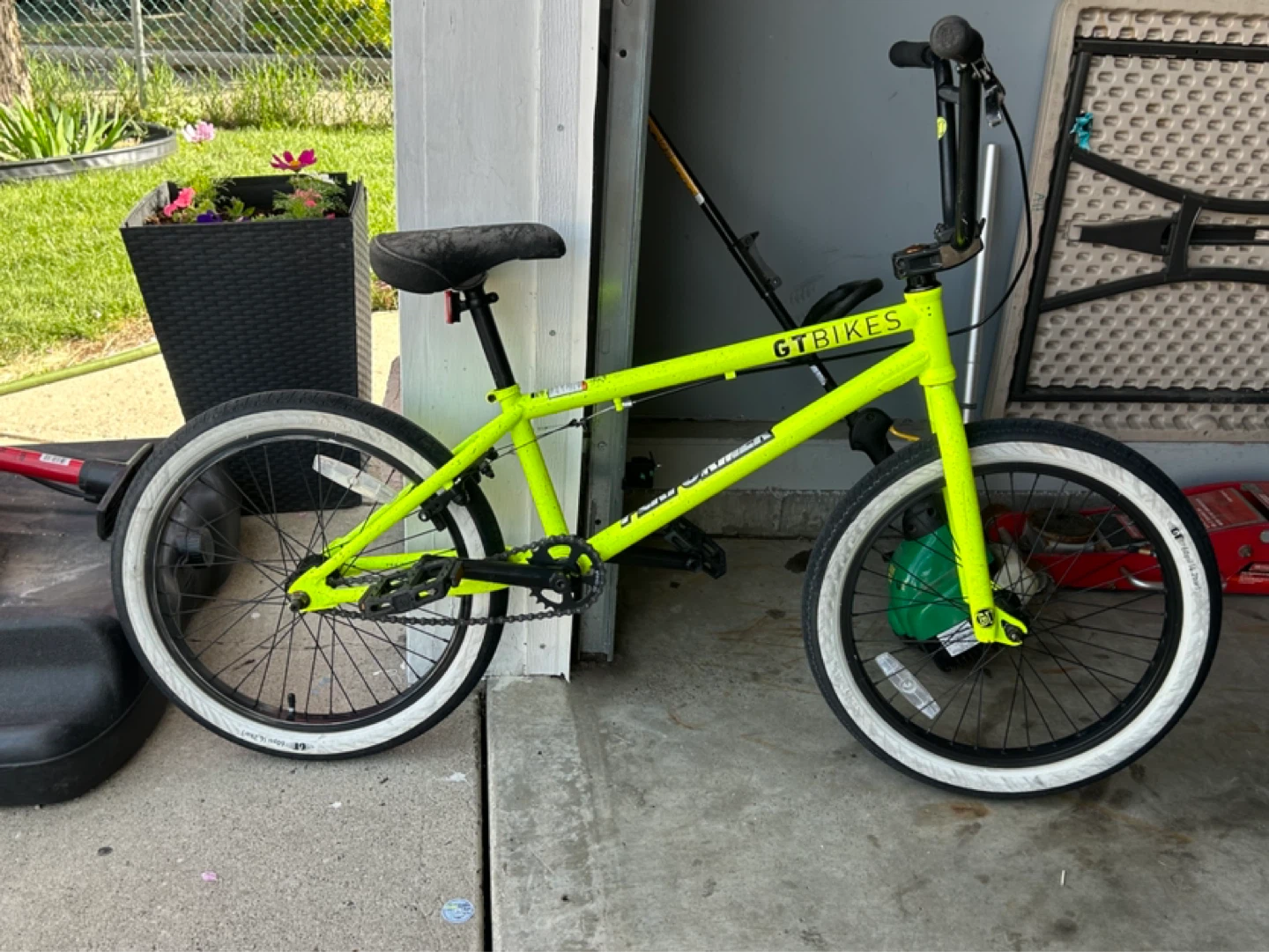 GT Performer Bike - Fluorescent Yellow