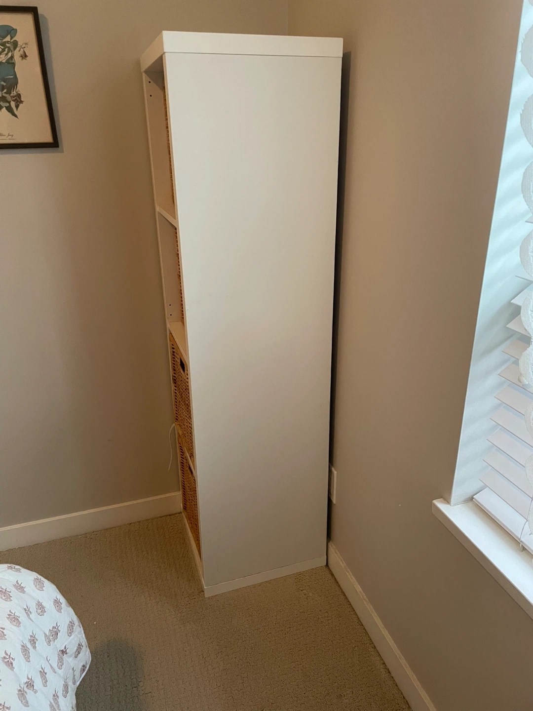 White shelving unit with wicker baskets - photo 2