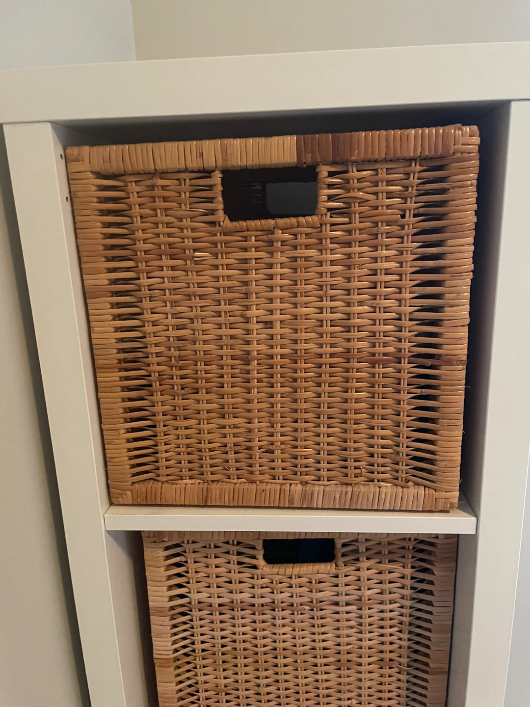 White shelving unit with wicker baskets - photo 3