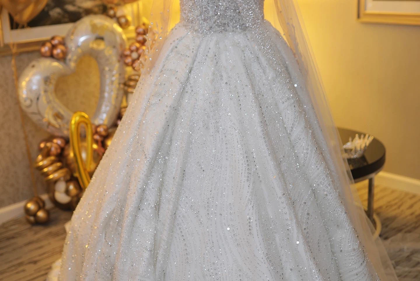 Sparkly White Wedding Dress with Veil - photo 2