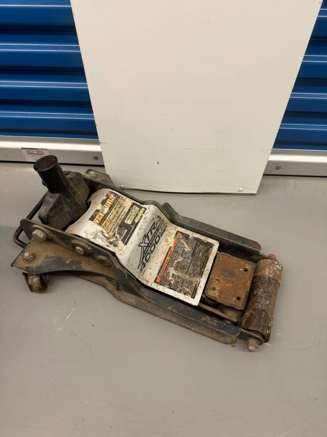 Powerbuilt Xtra Low Profile Floor Jack 4000 lbs - photo 2