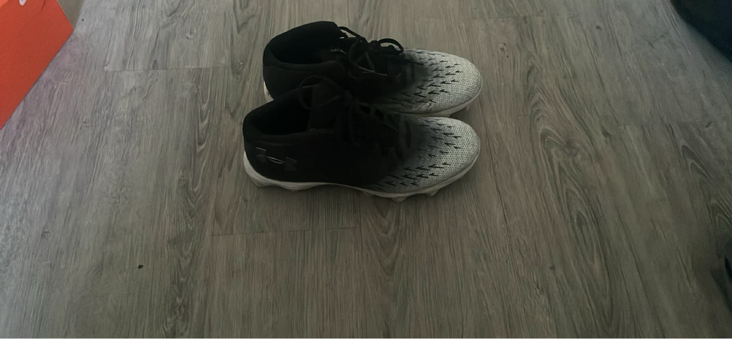 Under Armour Football Cleats - photo 2
