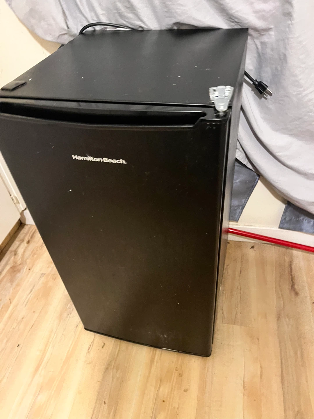Hamilton Beach Mini Fridge - photo 2