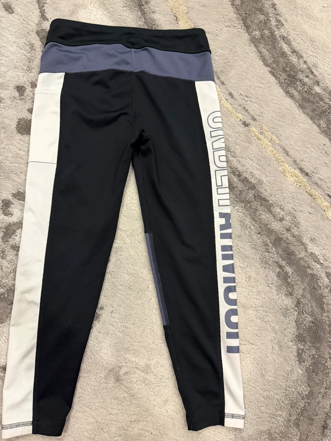Girls size 8-10 Under armour above ankle leggings - photo 2