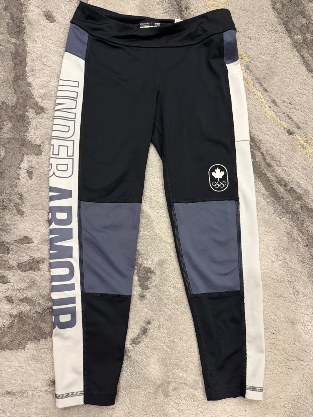 Girls size 8-10 Under armour above ankle leggings