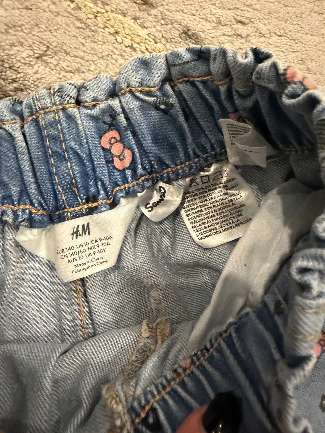 H&M 9/10 Super cute Hello Kitty Jean shorts - photo 3