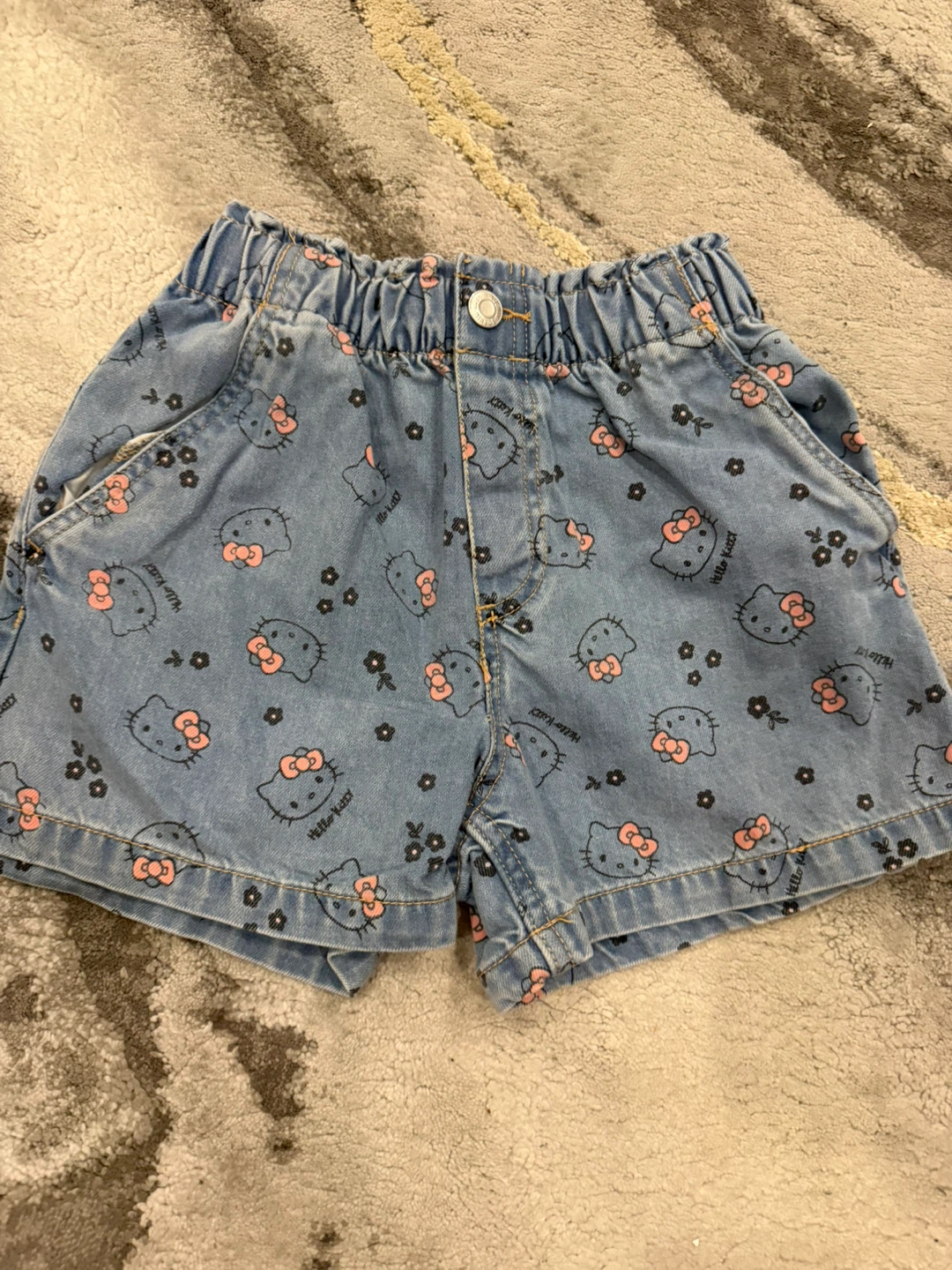 H&M 9/10 Super cute Hello Kitty Jean shorts