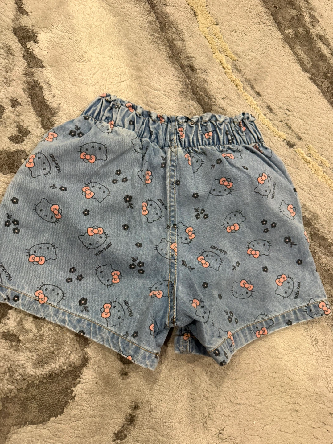 H&M 9/10 Super cute Hello Kitty Jean shorts - photo 4