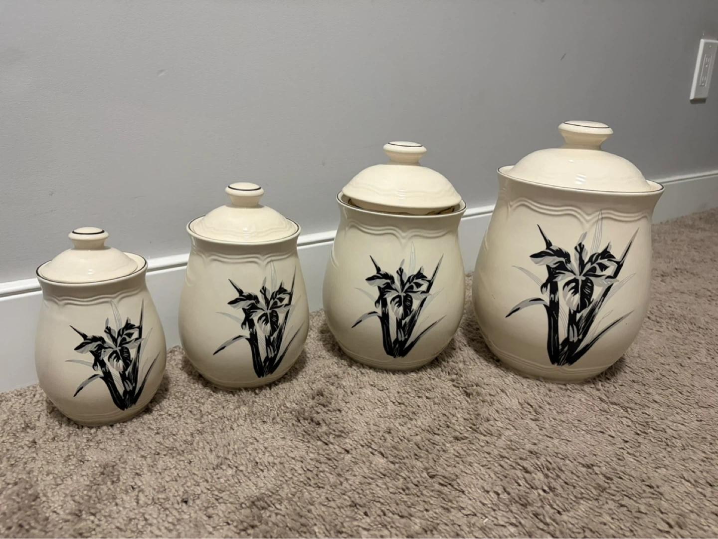 1970 vintage Set of 4 Ceramic Canisters - Floral Design - photo 2