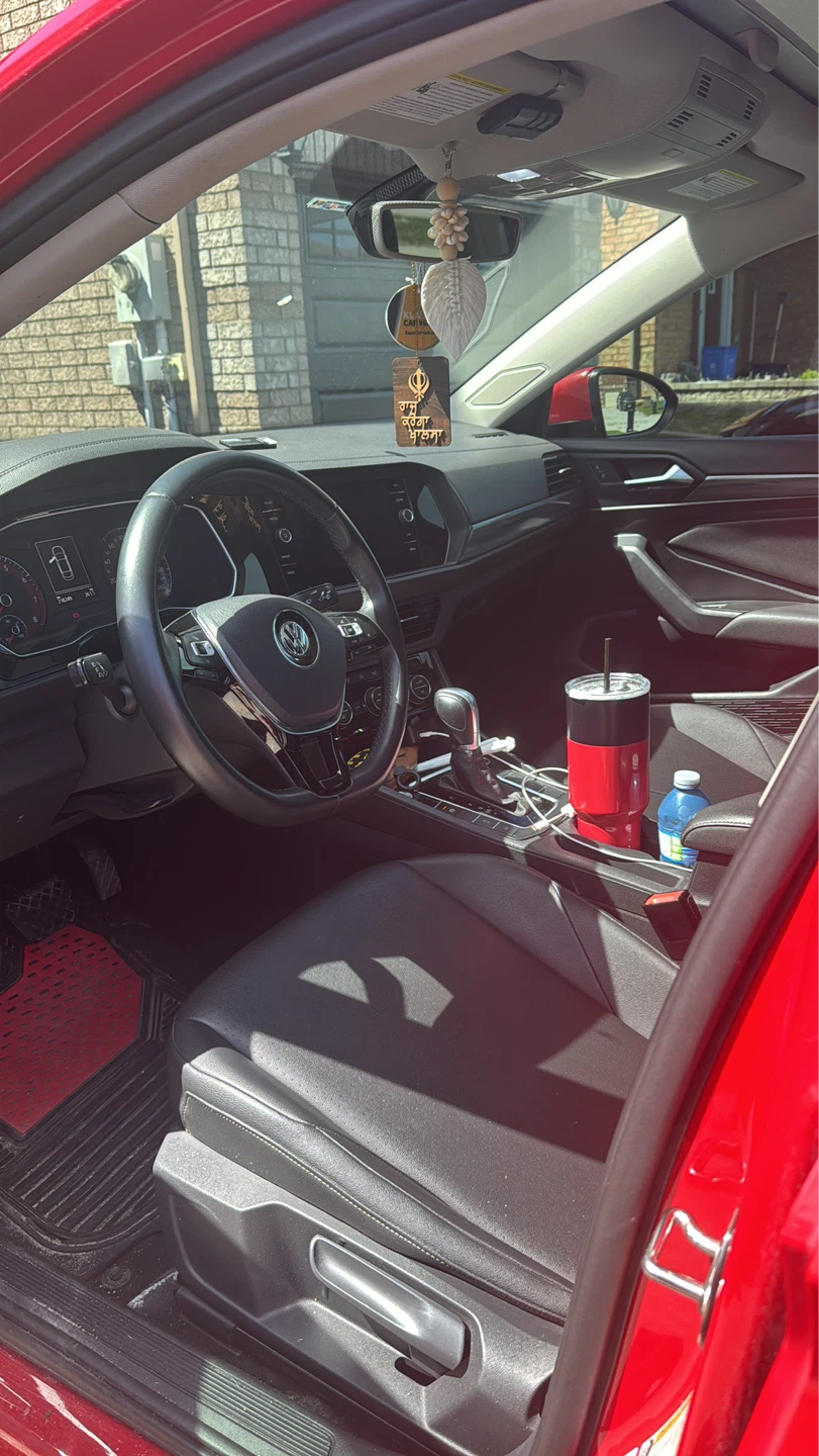 Red Volkswagen Jetta Highline 2019 - photo 5