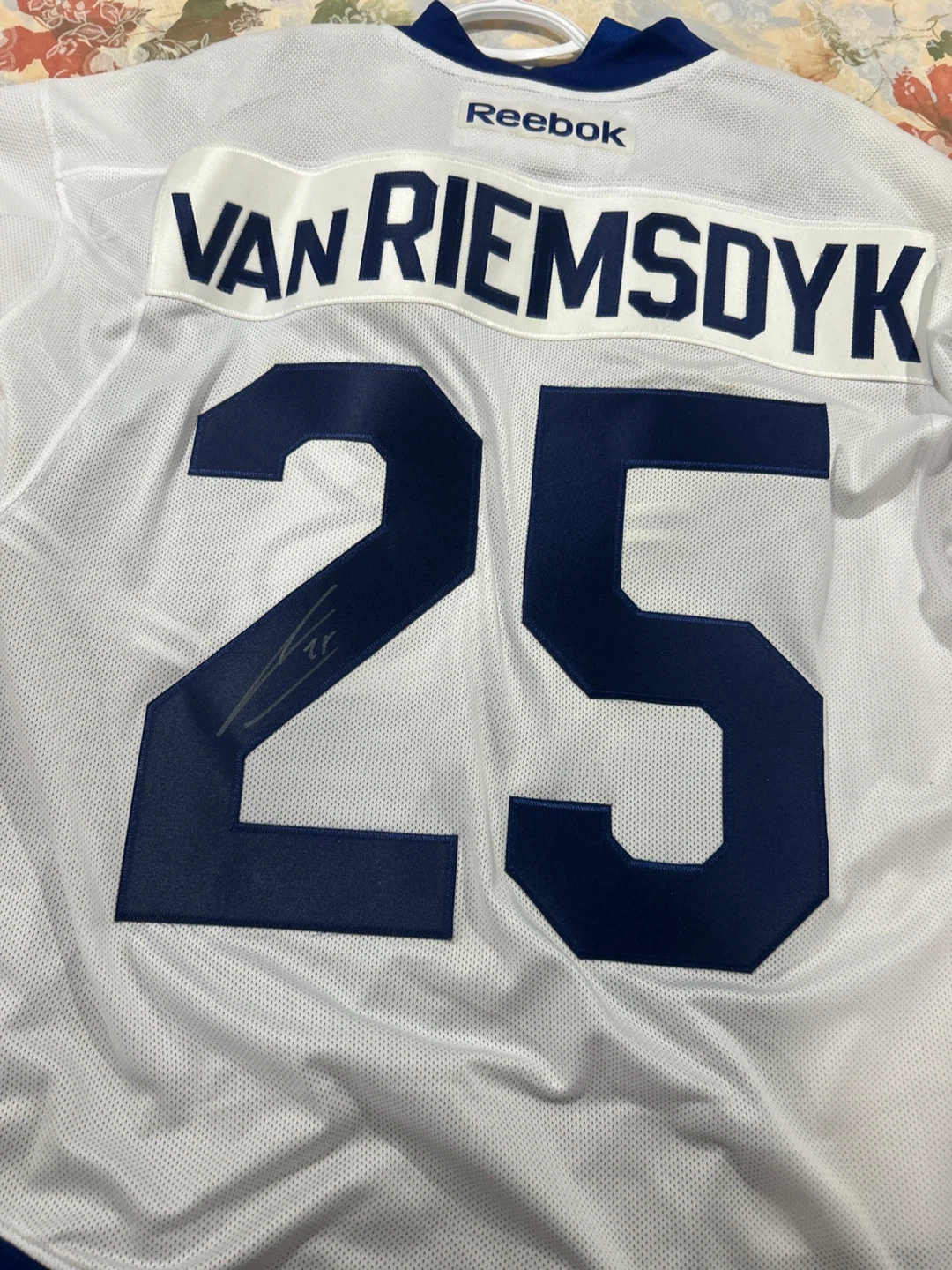 signed James VanRiemsdyk jersey Large - photo 2