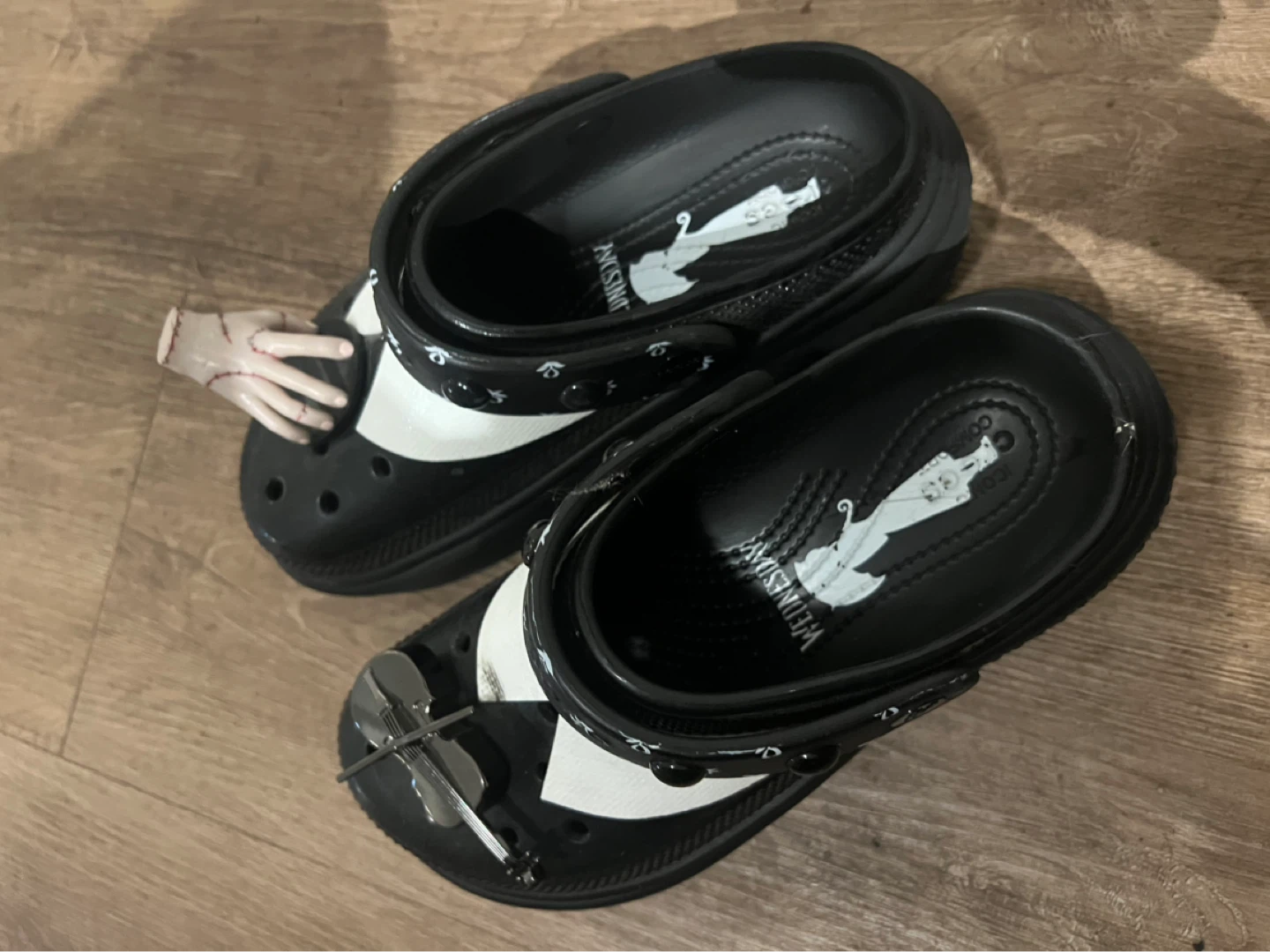 Crocs Unisex-Adult Wednesday Stomp Clogs Size M 8 - photo 2