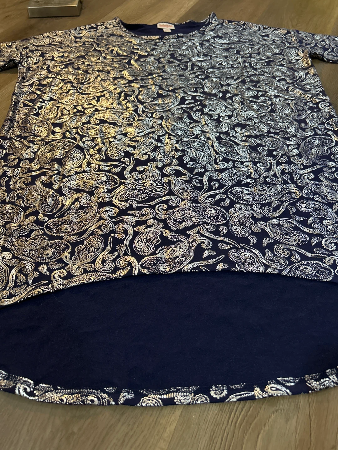 LuLaRoe Navy Paisley Print T-Shirt XS - photo 4