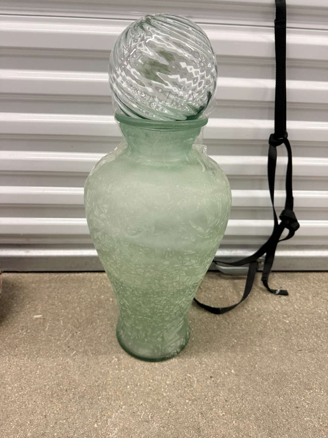 VTG Green Depression/Uranium glass Vase w/lid - photo 3