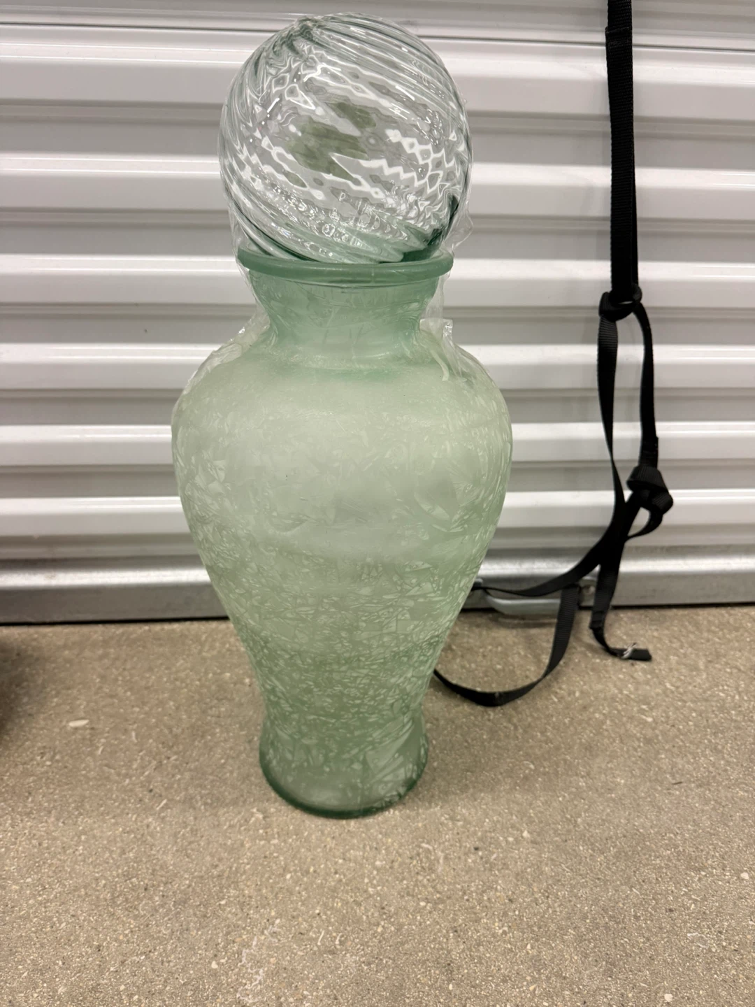 VTG Green Depression/Uranium glass Vase w/lid - photo 2