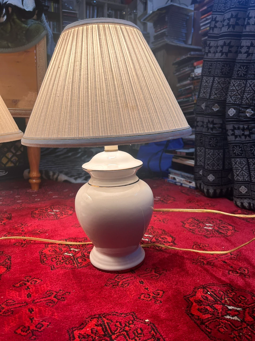 Two White Bedside Lamps - photo 3