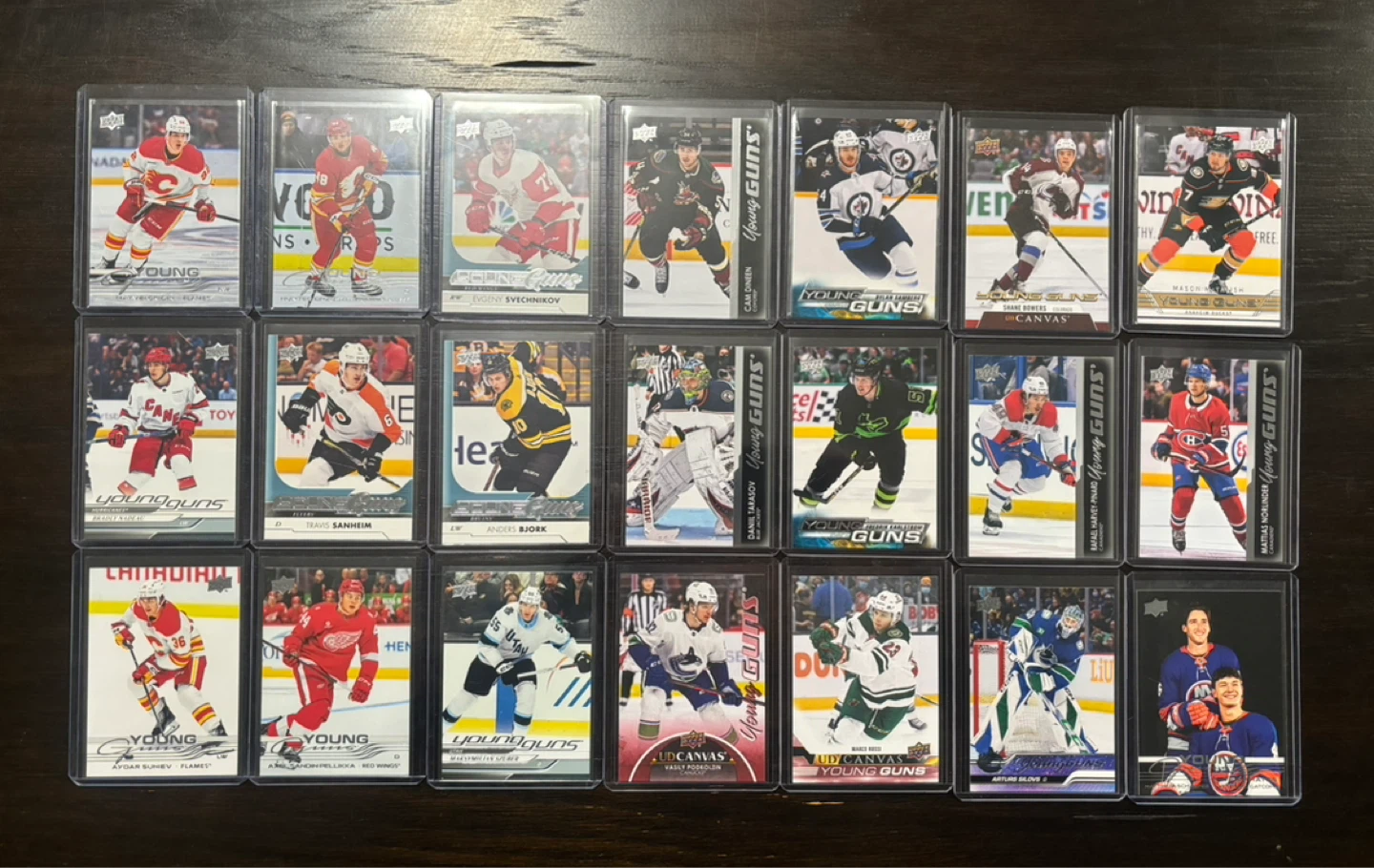 86 Card Young Guns Hockey Card Lot - photo 2