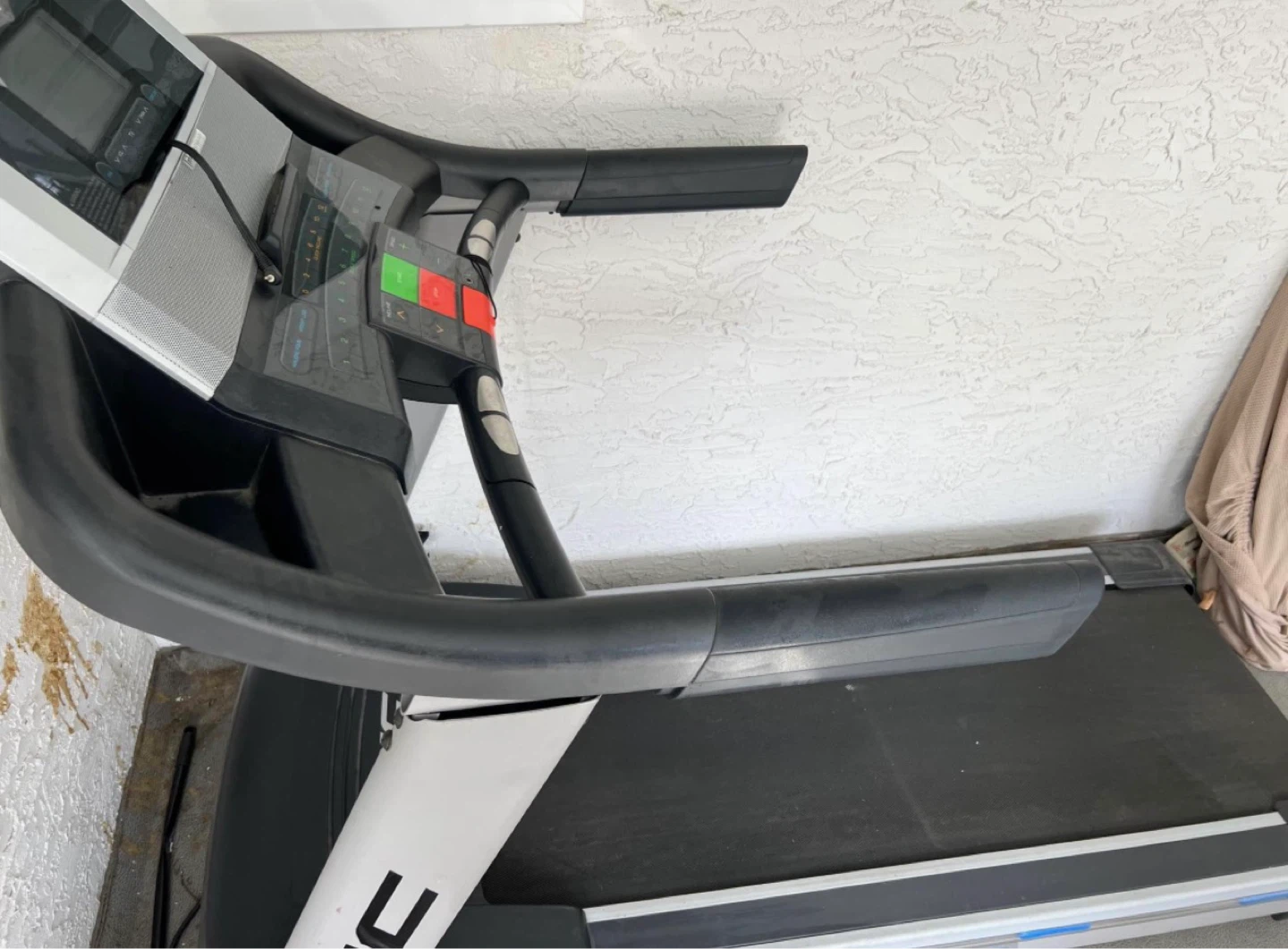 EPIC View 550 Treadmill - photo 2