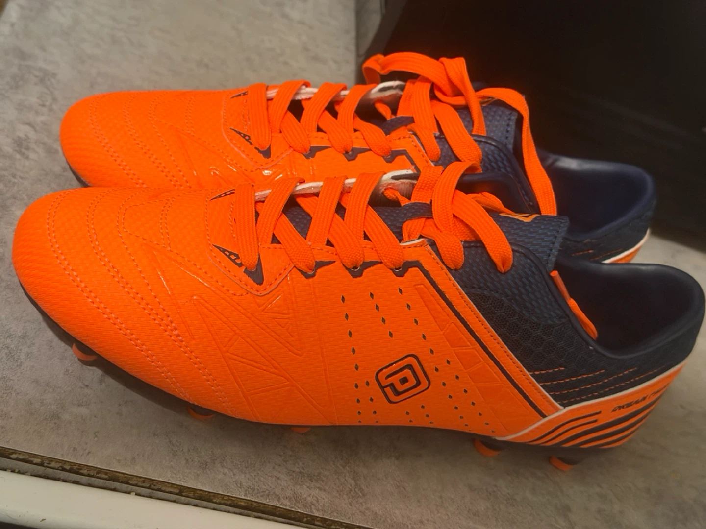 Dream Pairs Orange Soccer Cleats Size 11 - photo 2
