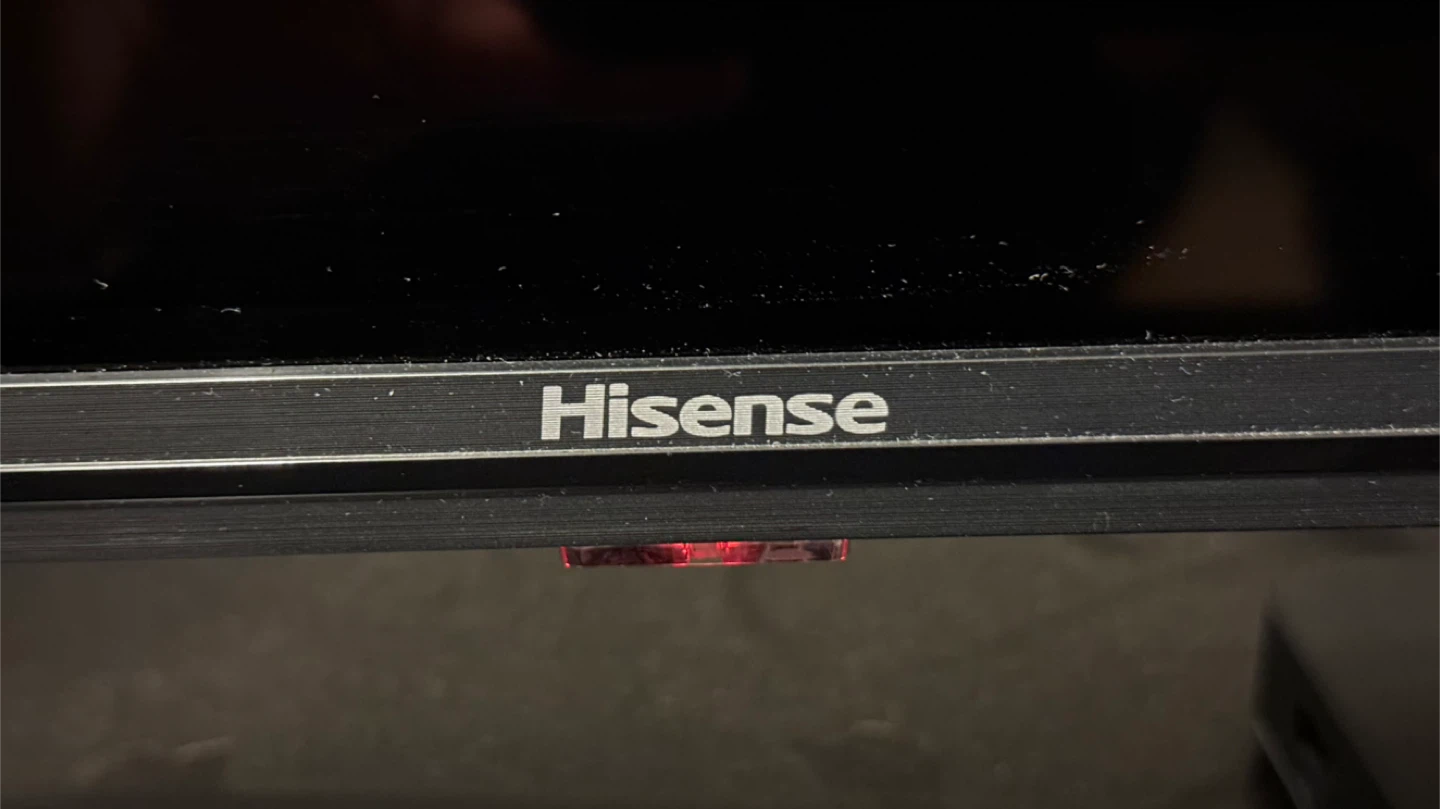 50” Hisense 4K Smart TV + TV Stand - photo 2