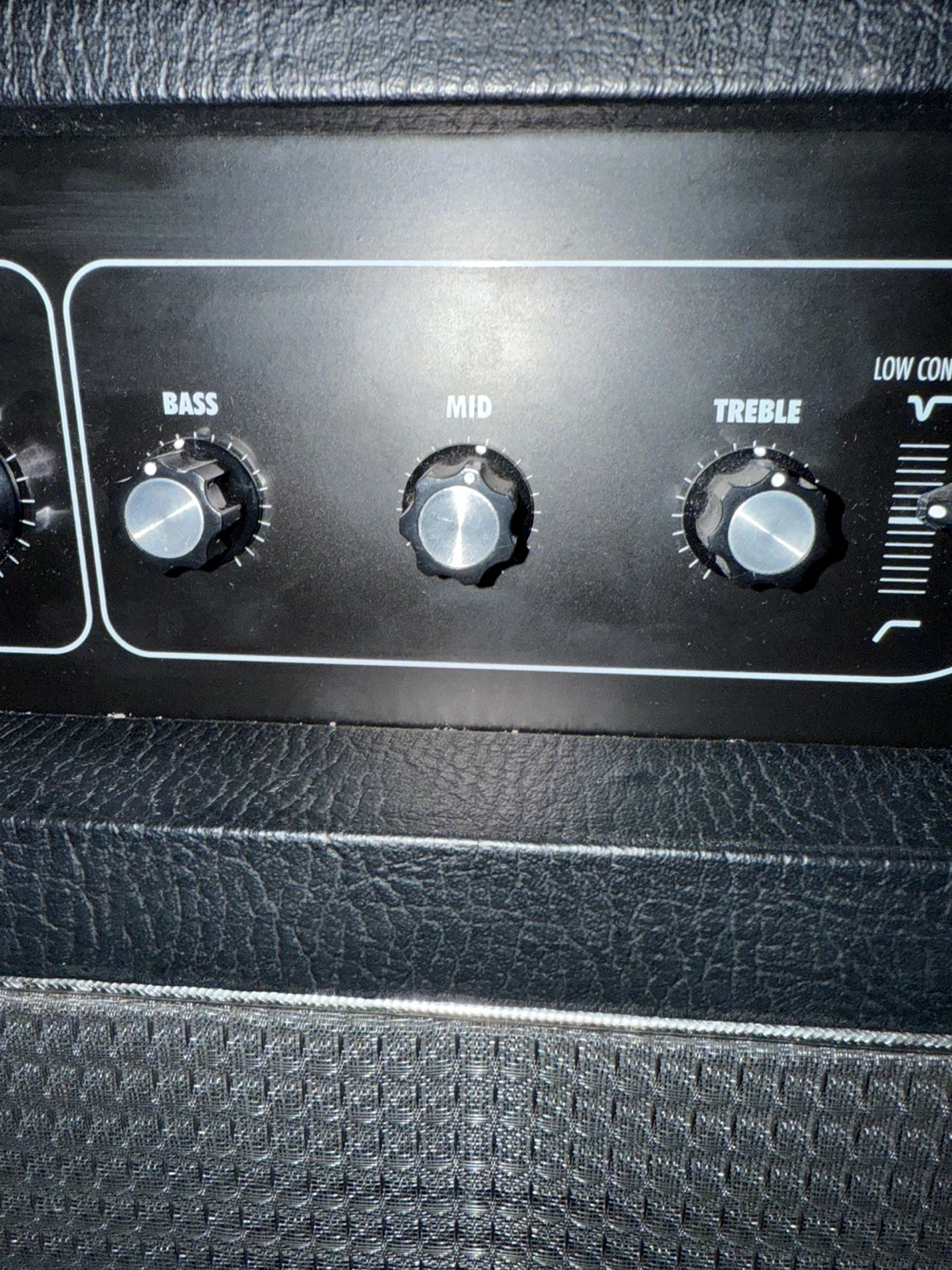 Kustom DE100 Deep End Series bass Amp - photo 4