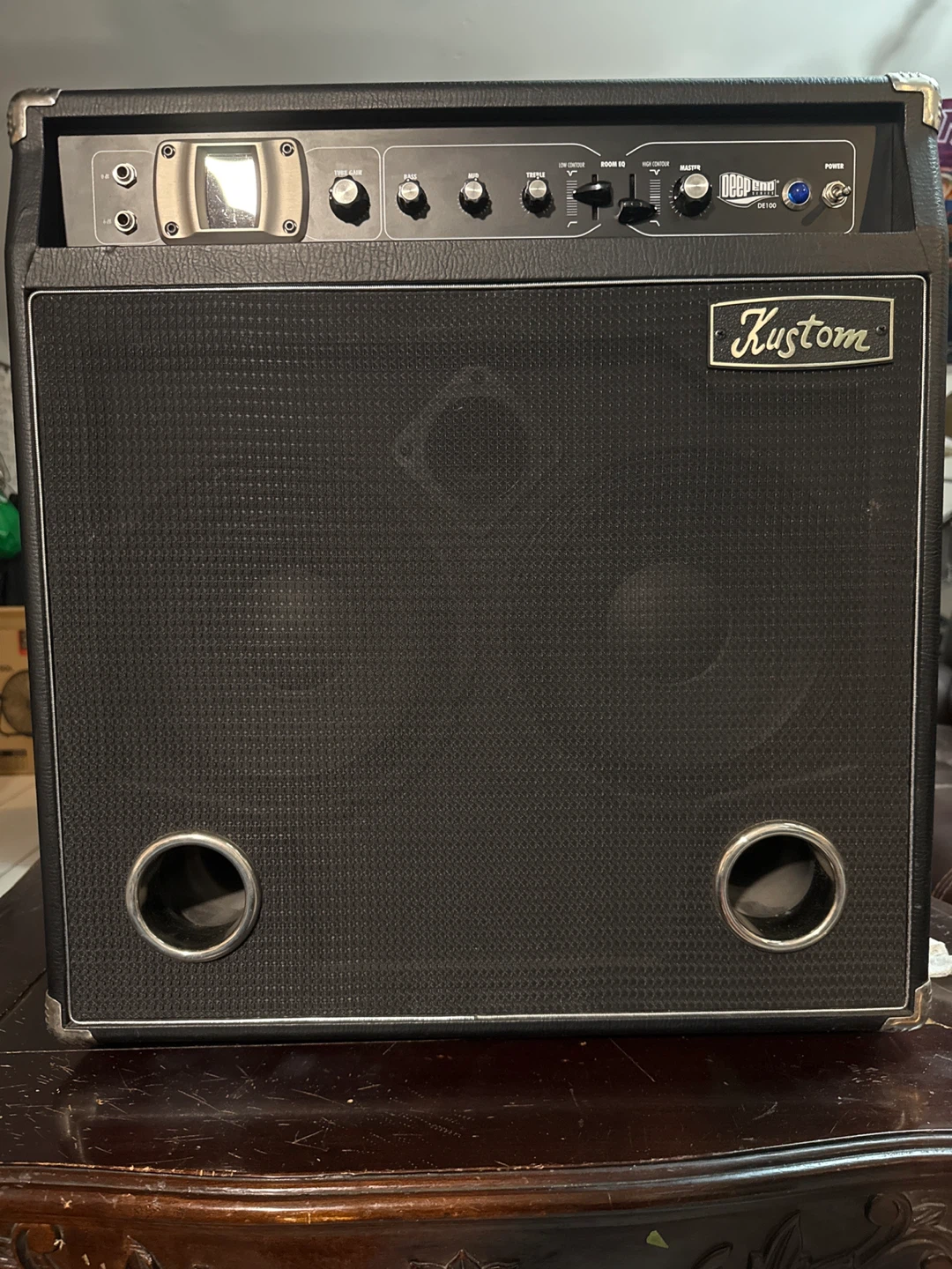 Kustom DE100 Deep End Series bass Amp
