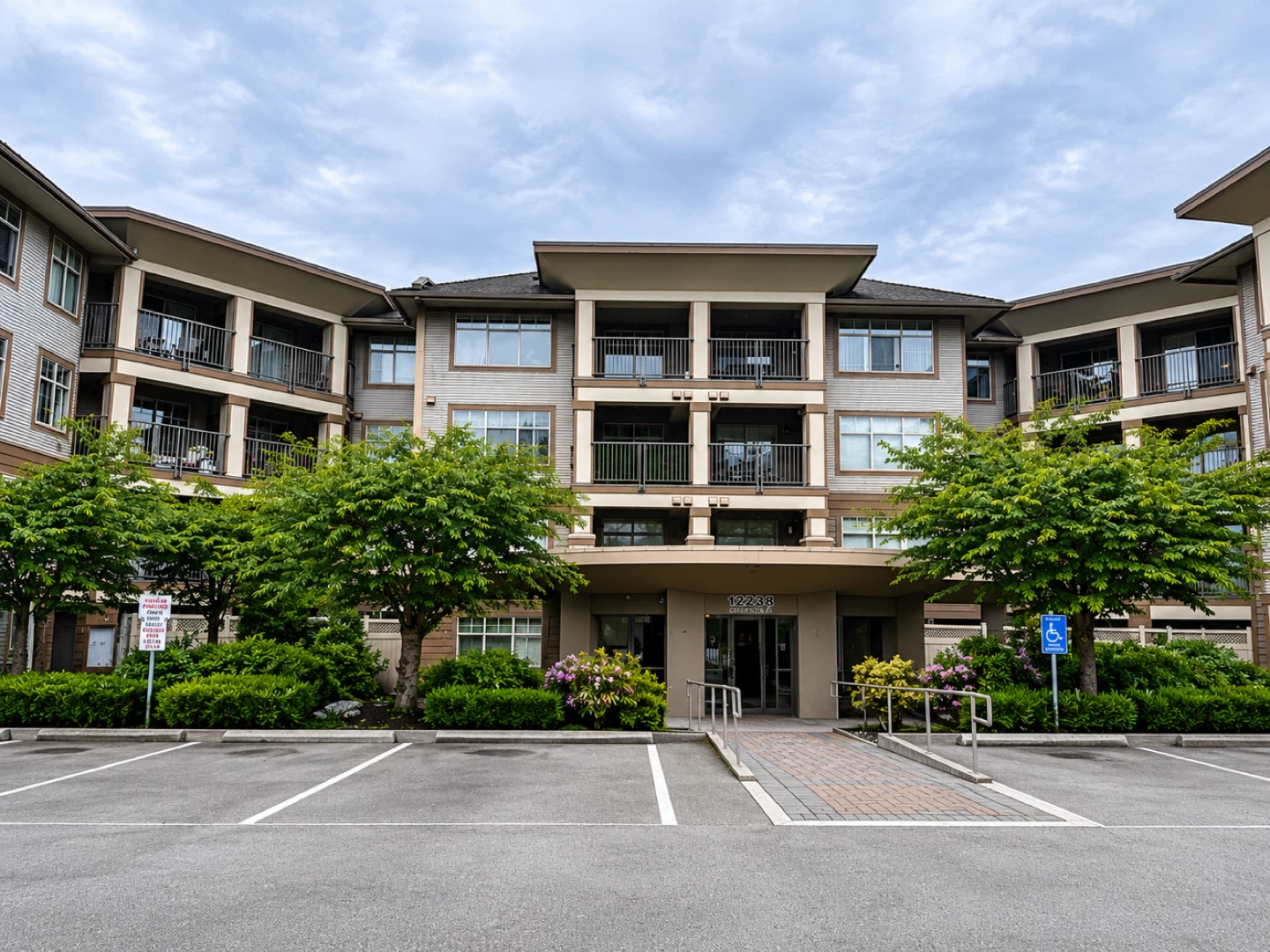 1 Bed + Den / 1 Bath Apartment for Rent