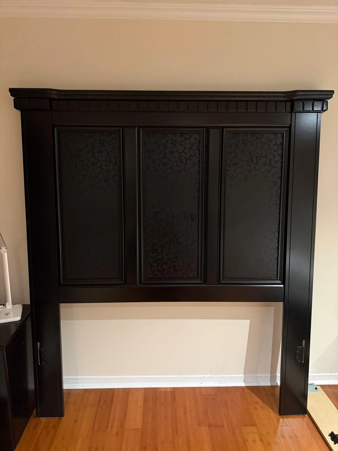 Queen bedroom set with 2 nightstands