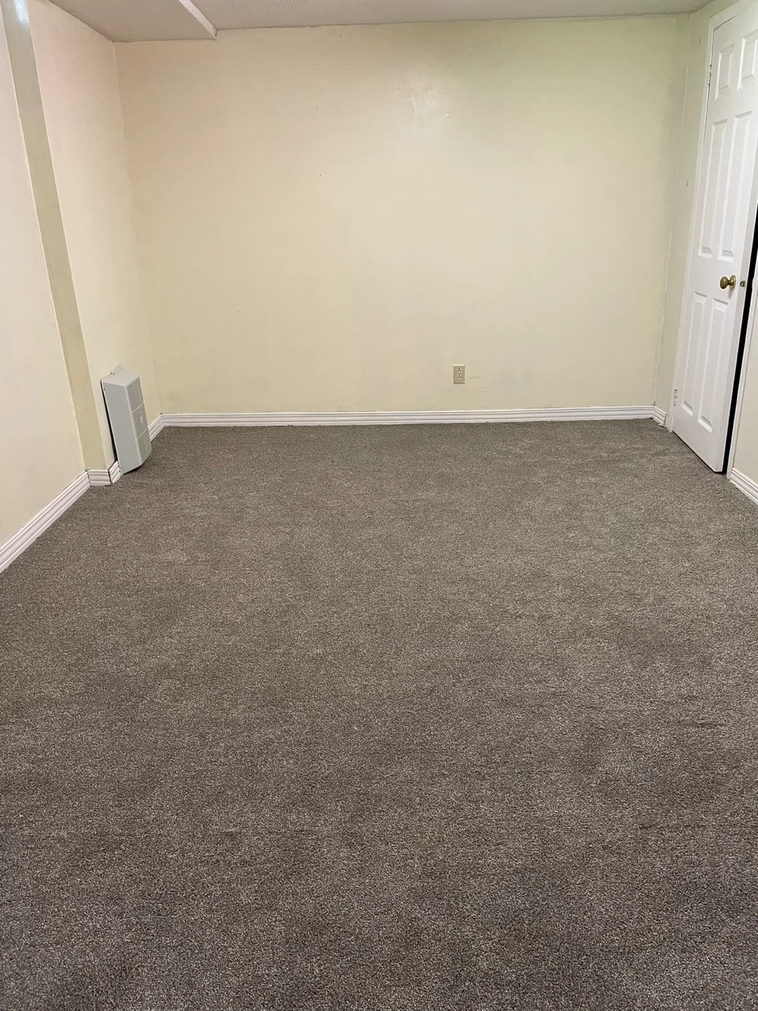 Legal 2 bedrooms apartment for rent - photo 3