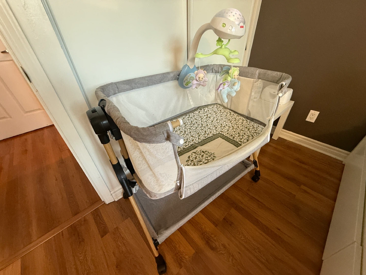 Fisher-Price Bassinet with ToY - photo 2