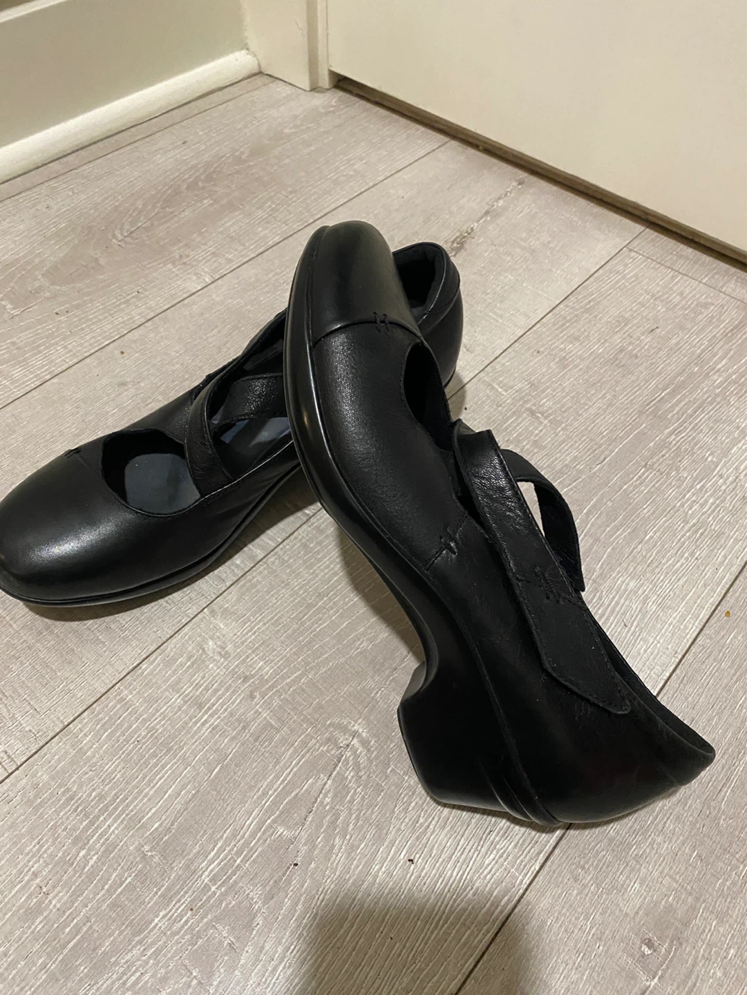 Aravon Black Leather Mary Jane Shoes Size 8.5 - photo 2