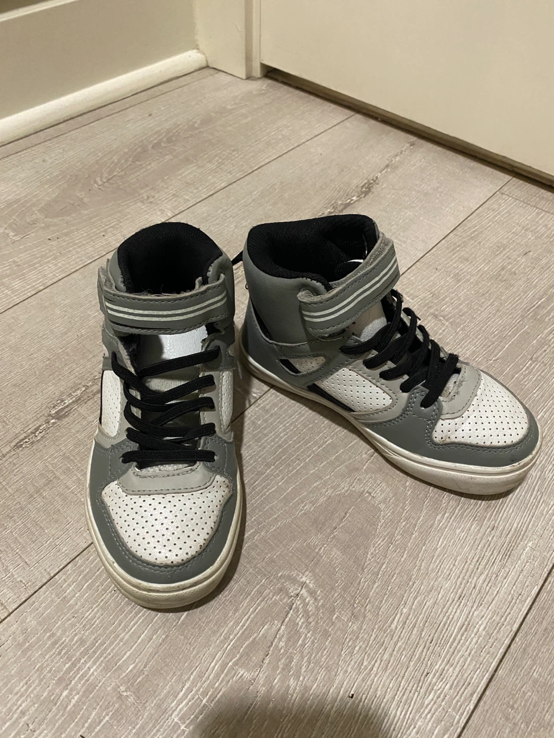 Kids High-Top Sneakers Size 11
