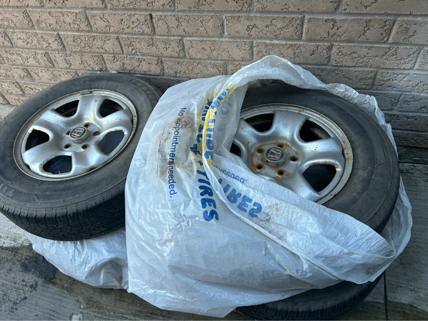 4 Firestone Tires 215/70R16 on HONda CRV Rims - photo 3