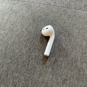 Apple AirPods (Right Earbud)