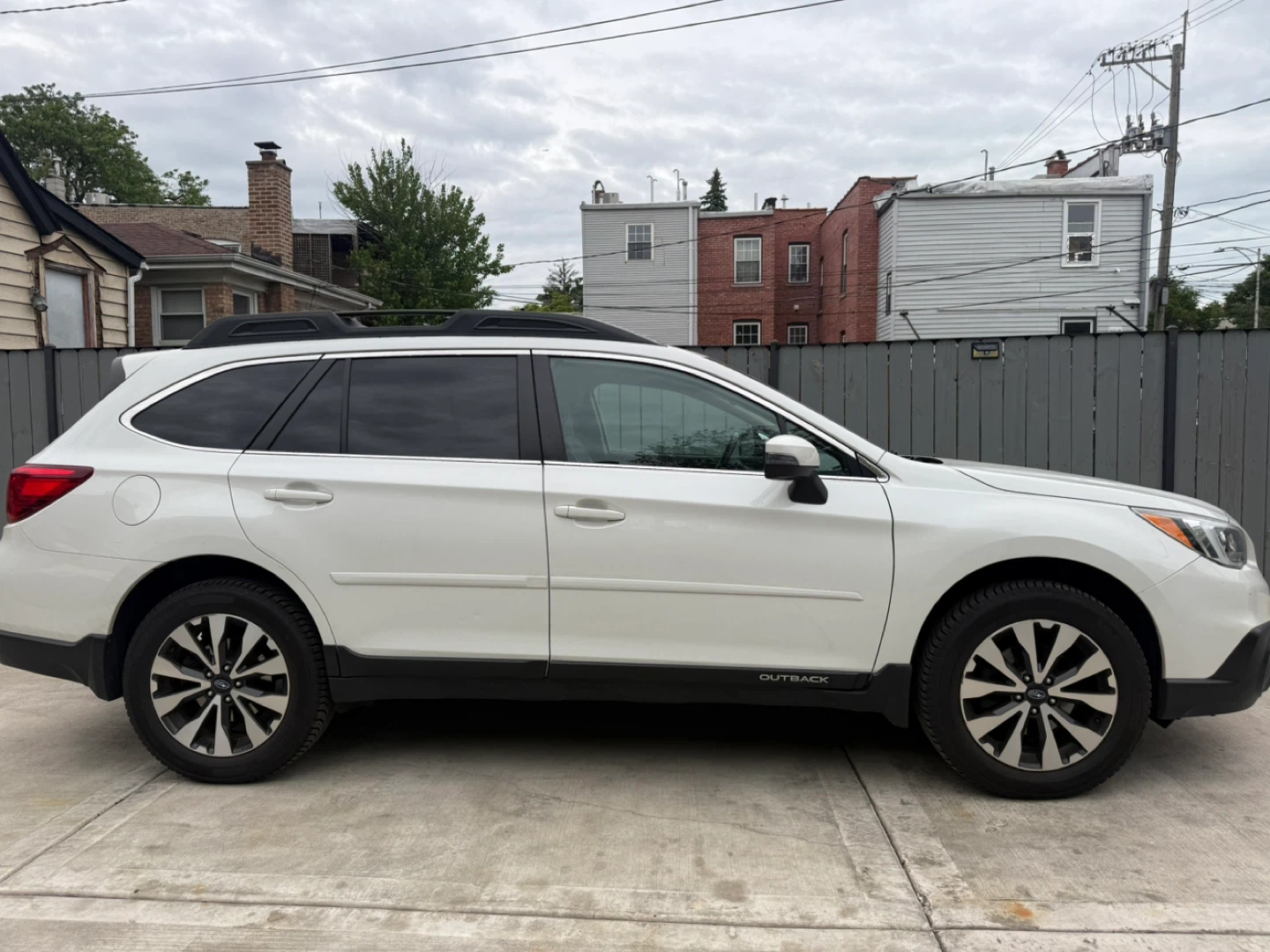 2016 White Subaru Outback Wagon
