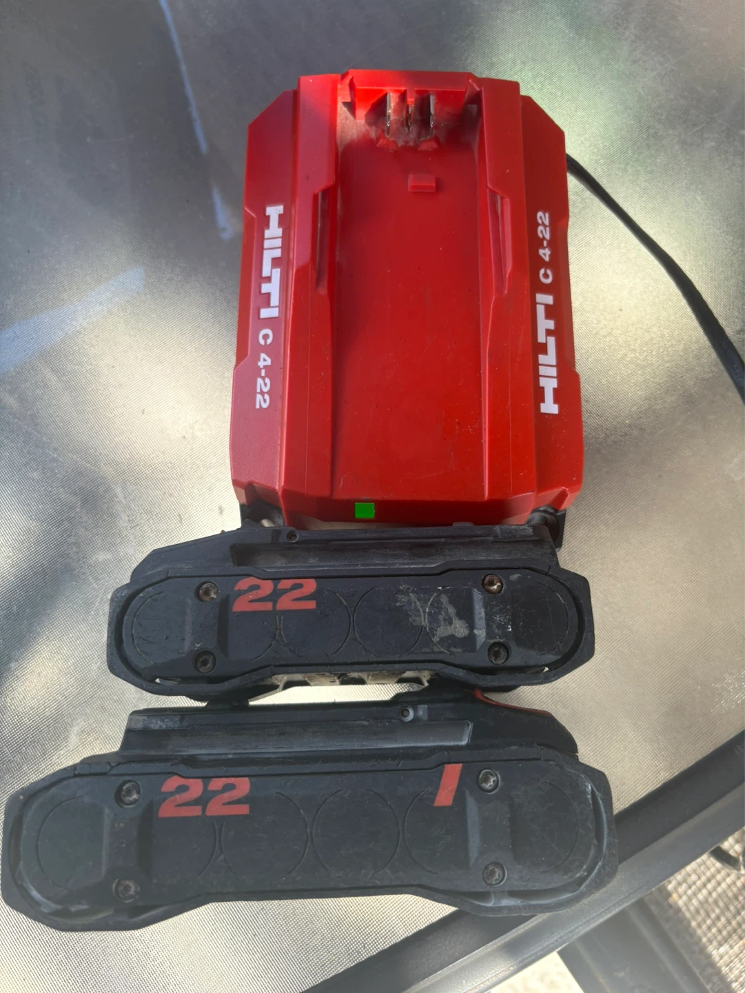Hilti C4/22 Battery Charger and 2x 22V Batteries - photo 2
