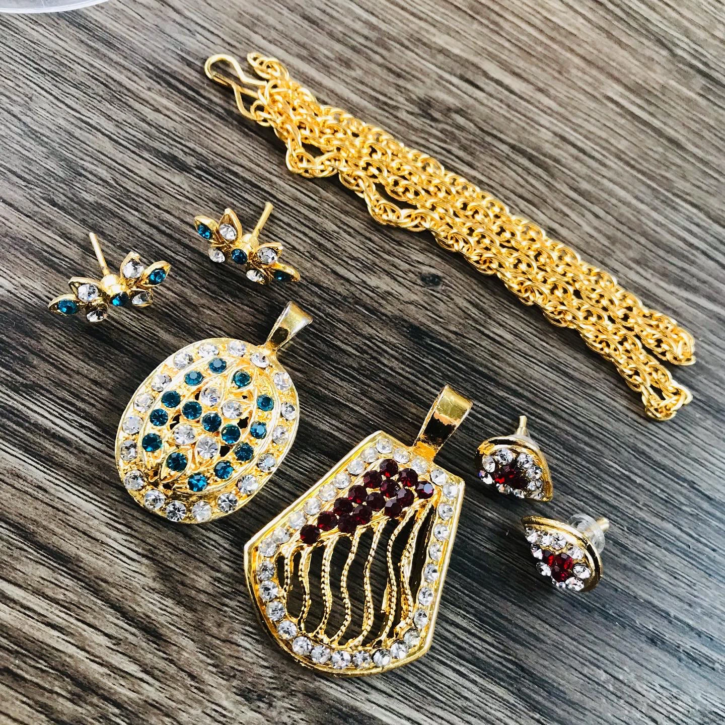 Assorted jewelry