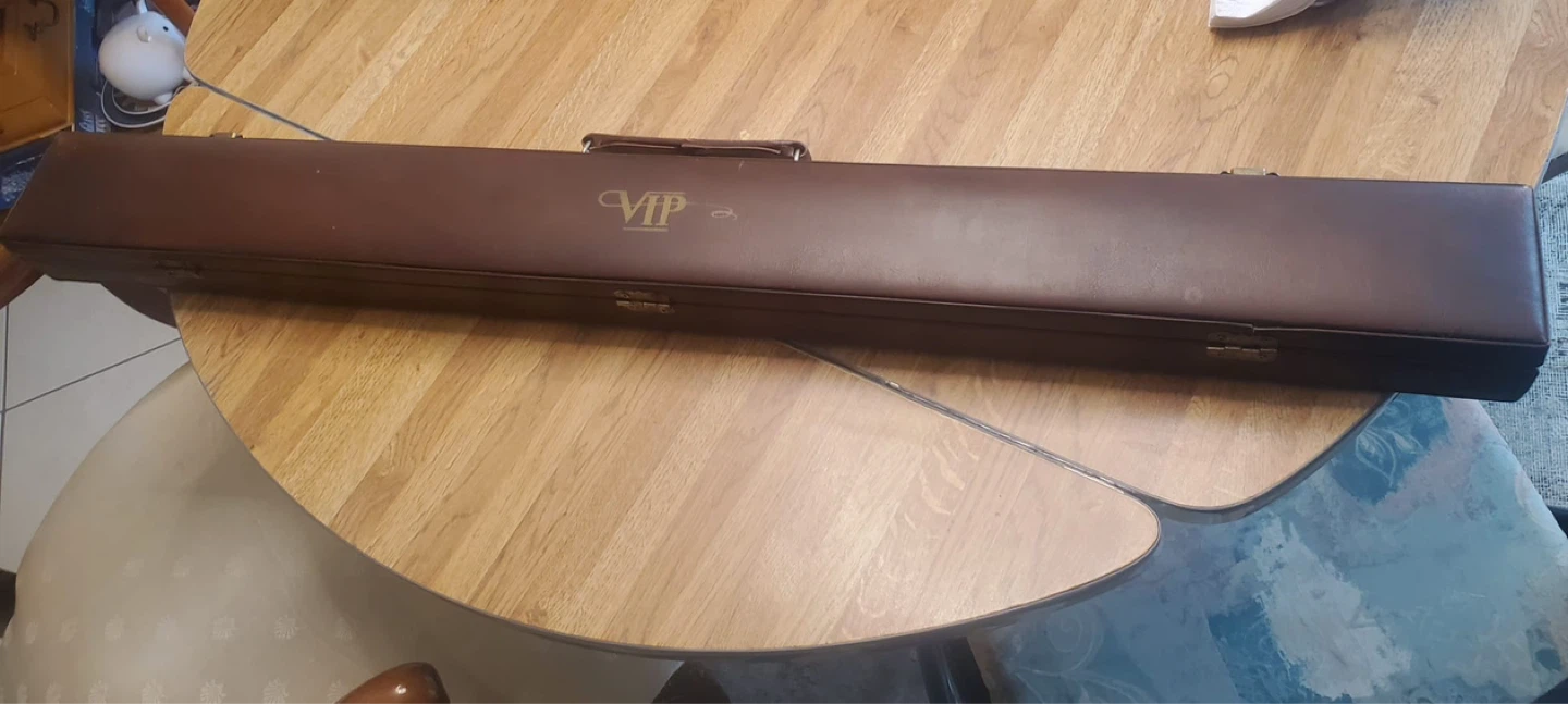 VIP 18 oz Billiard Pool Cue Stick with Case