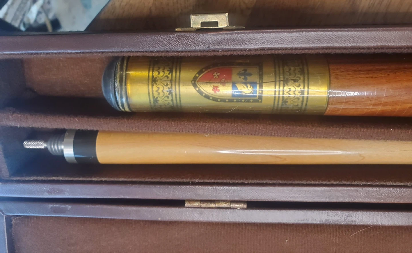 VIP 18 oz Billiard Pool Cue Stick with Case - photo 5
