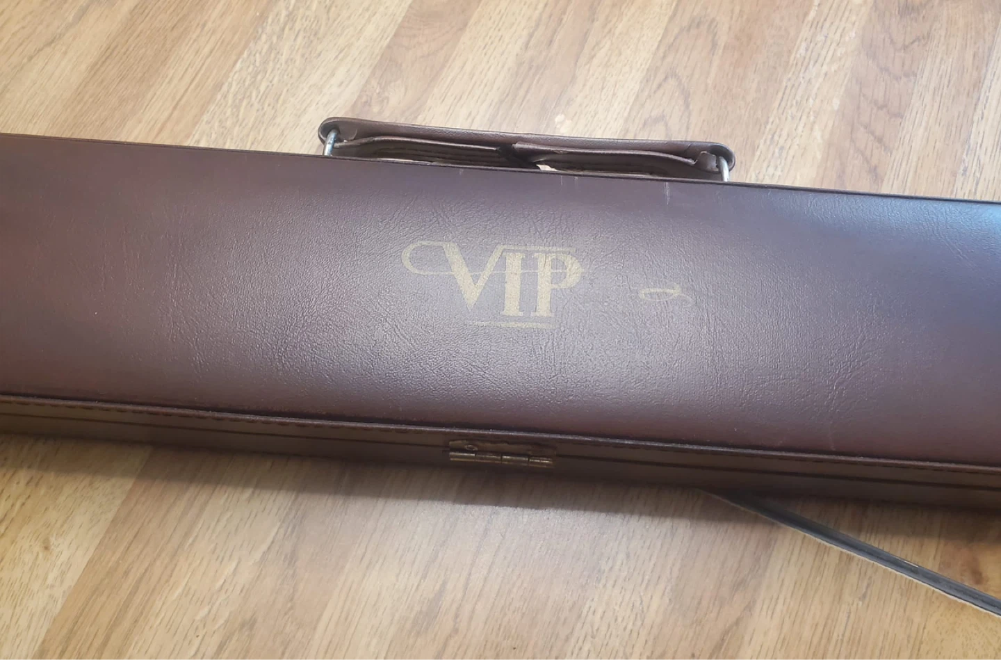 VIP 18 oz Billiard Pool Cue Stick with Case - photo 2
